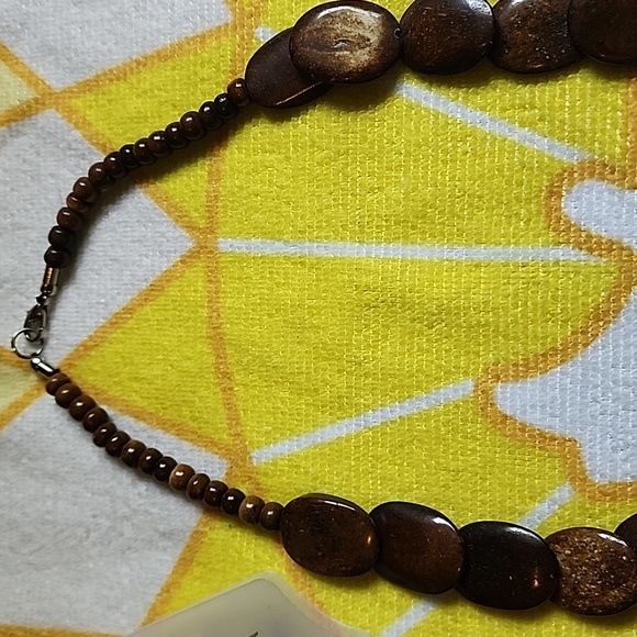 NWT- Beautiful Wooden Necklace and Dangle Earrings in Brown - Picture 4 of 11